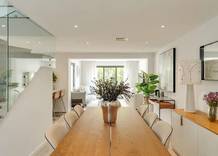 Blissful Restelo Villa